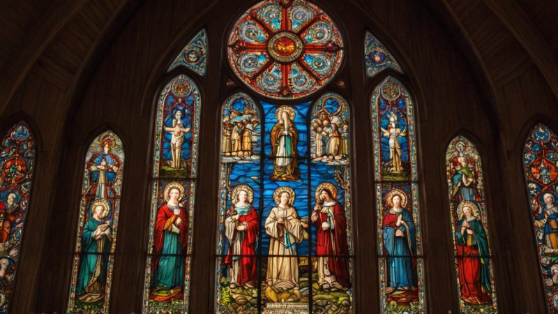 norske kirker, kunstneriske uttrykk, farget glass, altertavler, lokale kunstnere, kulturarv